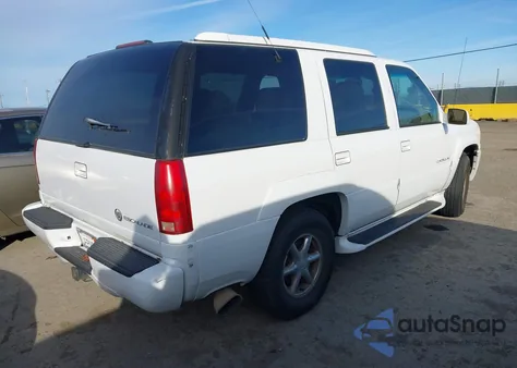 1999 Cadillac Escalade Standard z USA, uszkodzony, nr VIN 1GYEK13R5XR404637